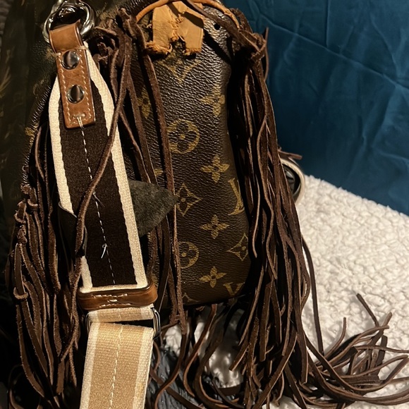 30 Louis Vuitton speedy bag with custom lady eyes and lips - Picture 6 of 9